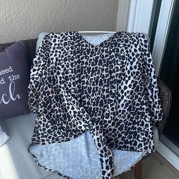 CHEETAH PRINT VERY SPACIOUS AND COMFY! wore once. Ties in front. - Picture 4 of 6